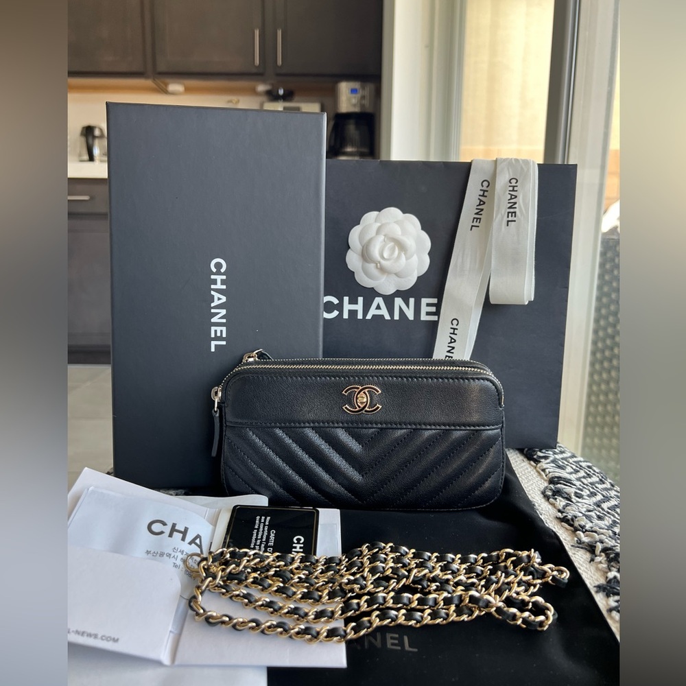 CHANEL MADMOISELLE VINTAGE CHEVRON DOUBLE ZIP PHONE HOLDER/CROSSBODY BAG